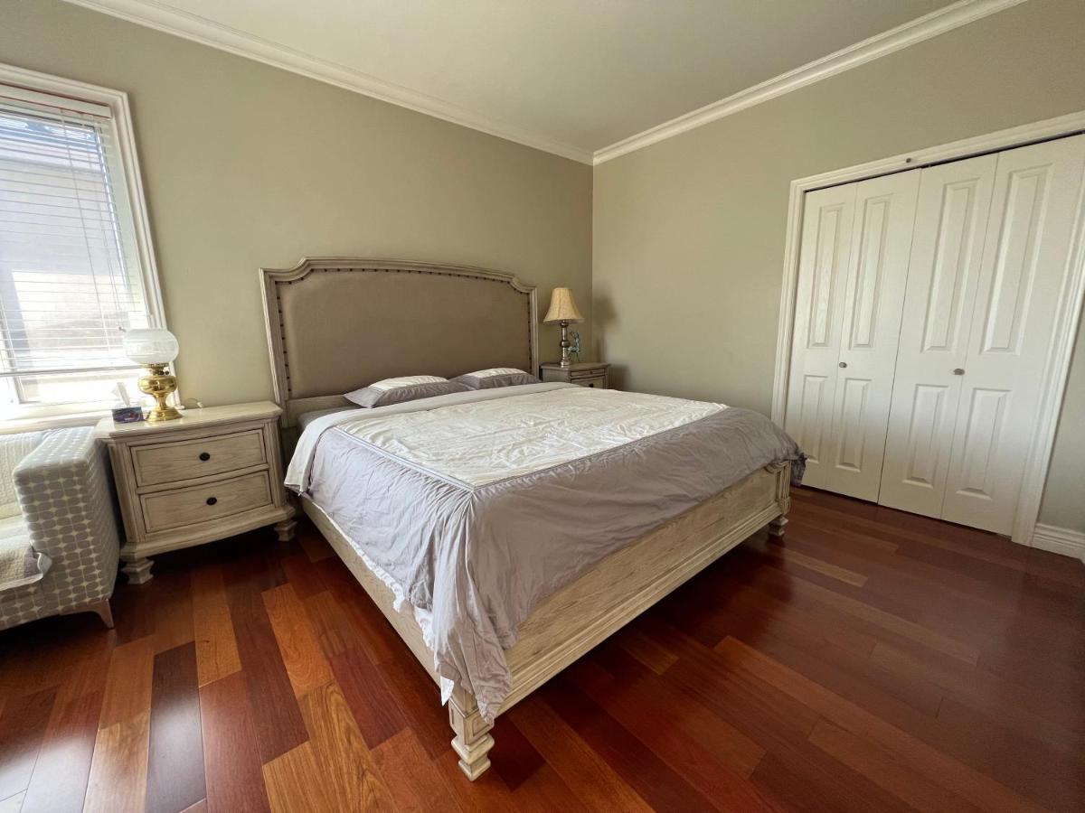 A Cozy Bedroom With A Private Washroom Close To Yvr Richmond Extérieur photo