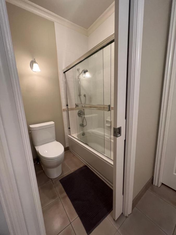 A Cozy Bedroom With A Private Washroom Close To Yvr Richmond Extérieur photo