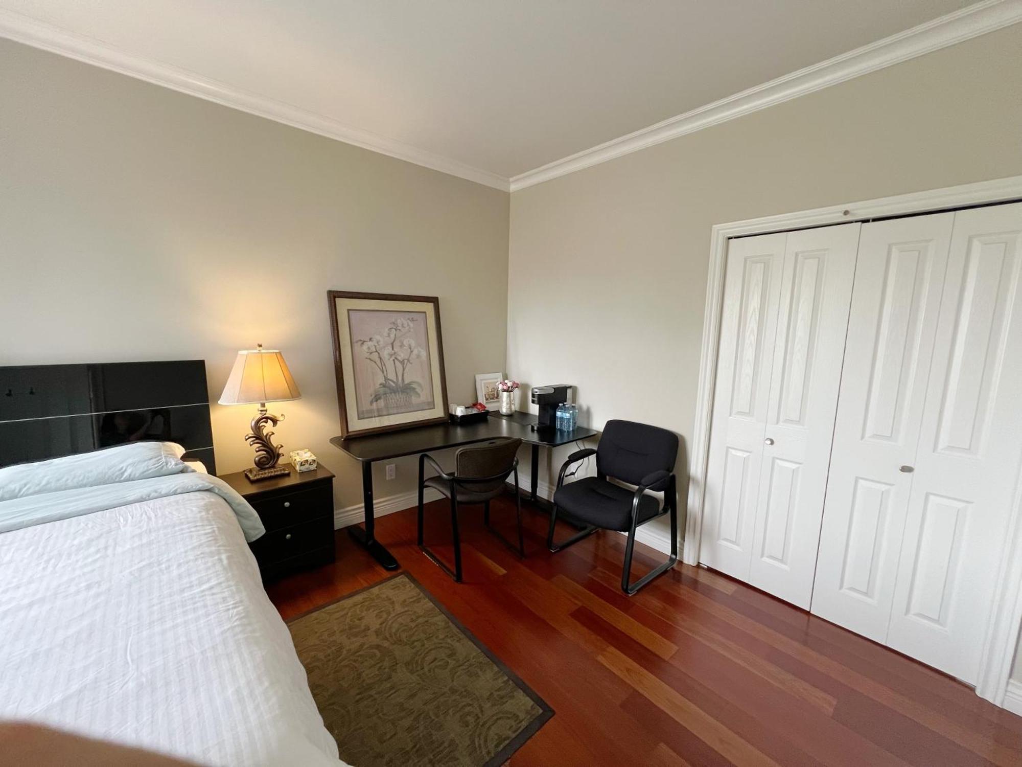 A Cozy Bedroom With A Private Washroom Close To Yvr Richmond Extérieur photo